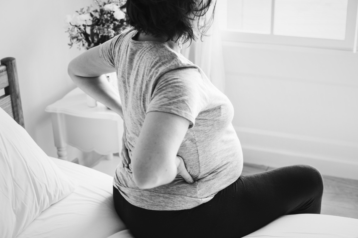 علت درد سیاتیک پای راست در بارداری و نحوه درمان آن